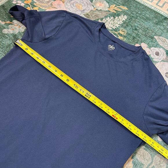 Alo Yoga T-Shirt Mens Medium Navy Blue Conquer Reform Crew Neck Short Sleeve - Picture 10 of 12